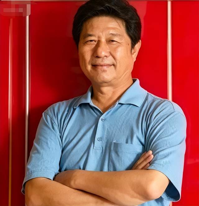 擠掉陳泰銘成首富！他小學沒畢業，憑“兩根鐵條”身價超越郭臺銘