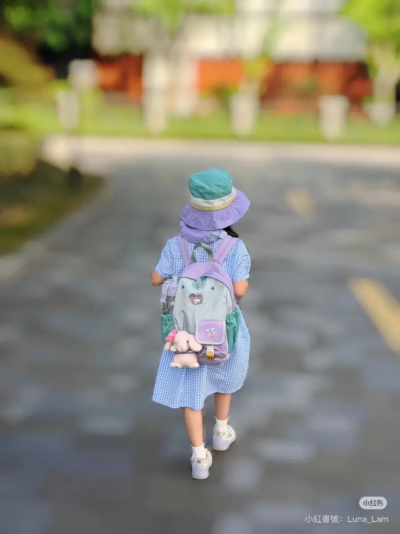 林峰拍完電影馬上回歸家庭，送6歲女兒上小學，大手牽小手