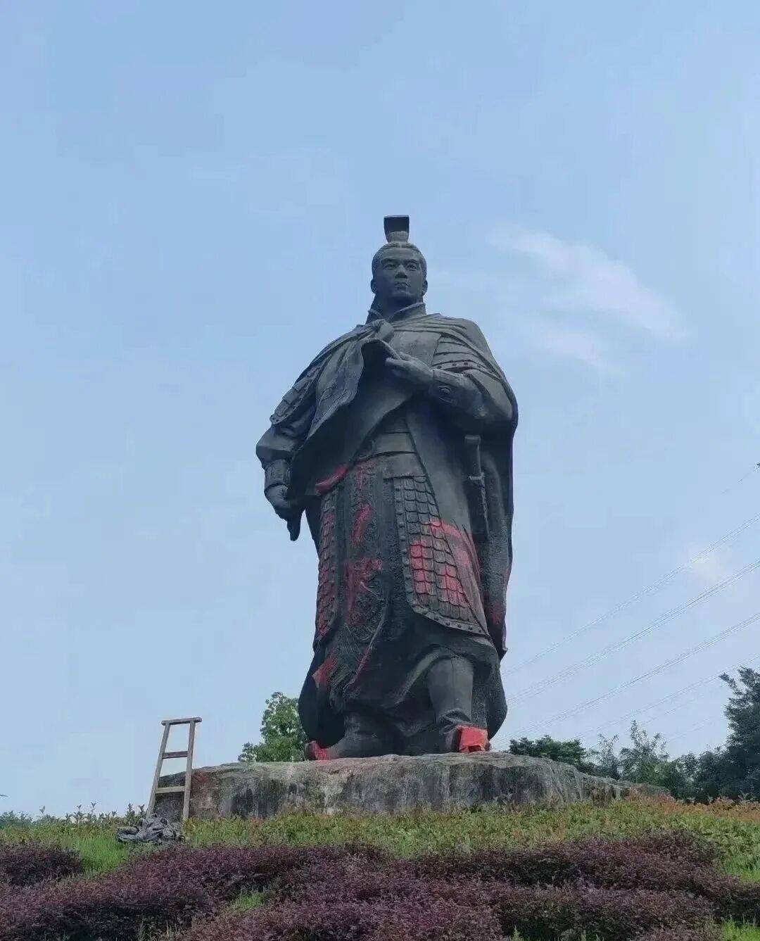 “周瑜雕像被潑紅色油漆”？當地回應