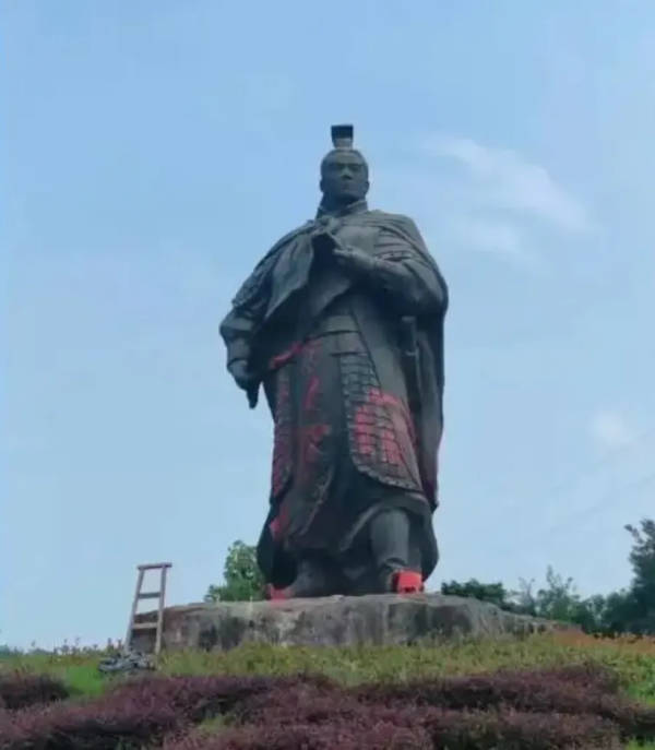 周瑜雕像被潑紅油漆，安徽廬江：違法嫌疑人已到案