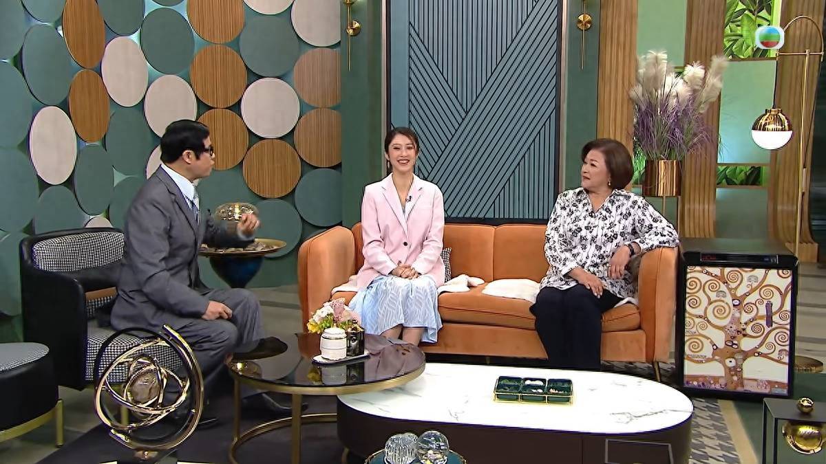 香港資深女星久違回TVB，曾為兒子炮轟前東家，當紅時為丈夫移民