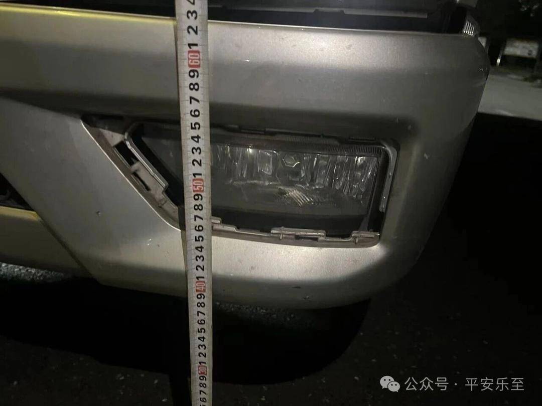水溝裡的汽車燈具外殼，讓一起“單方事故”翻了案