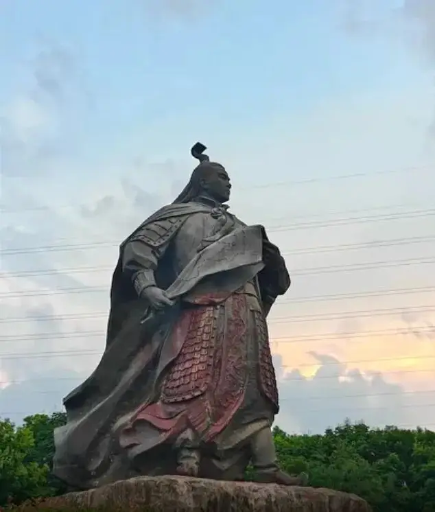 官方通報“周瑜雕像被潑紅油漆”