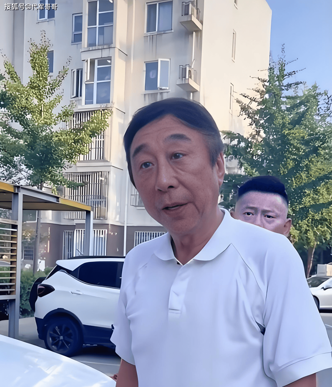 原創68歲馮鞏近況曝光！娶中學同學艾慧恩愛43年，如今兒子成為他的驕傲