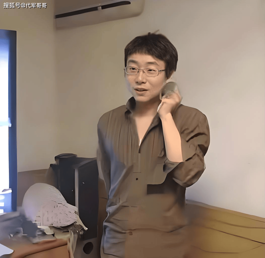 原創68歲馮鞏近況曝光！娶中學同學艾慧恩愛43年，如今兒子成為他的驕傲