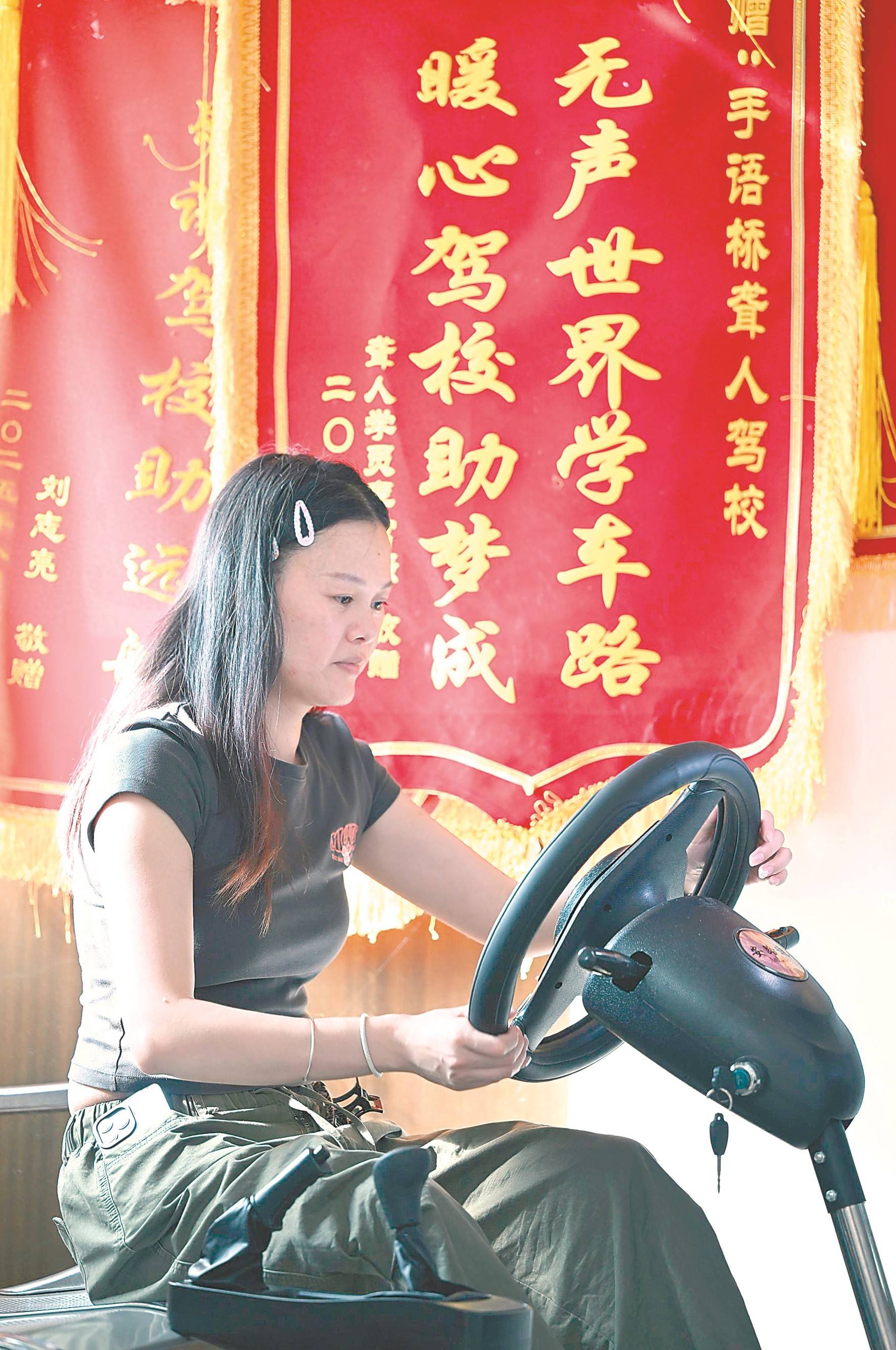蕪湖“聾人駕校”341位聽障人士拿到了駕照！