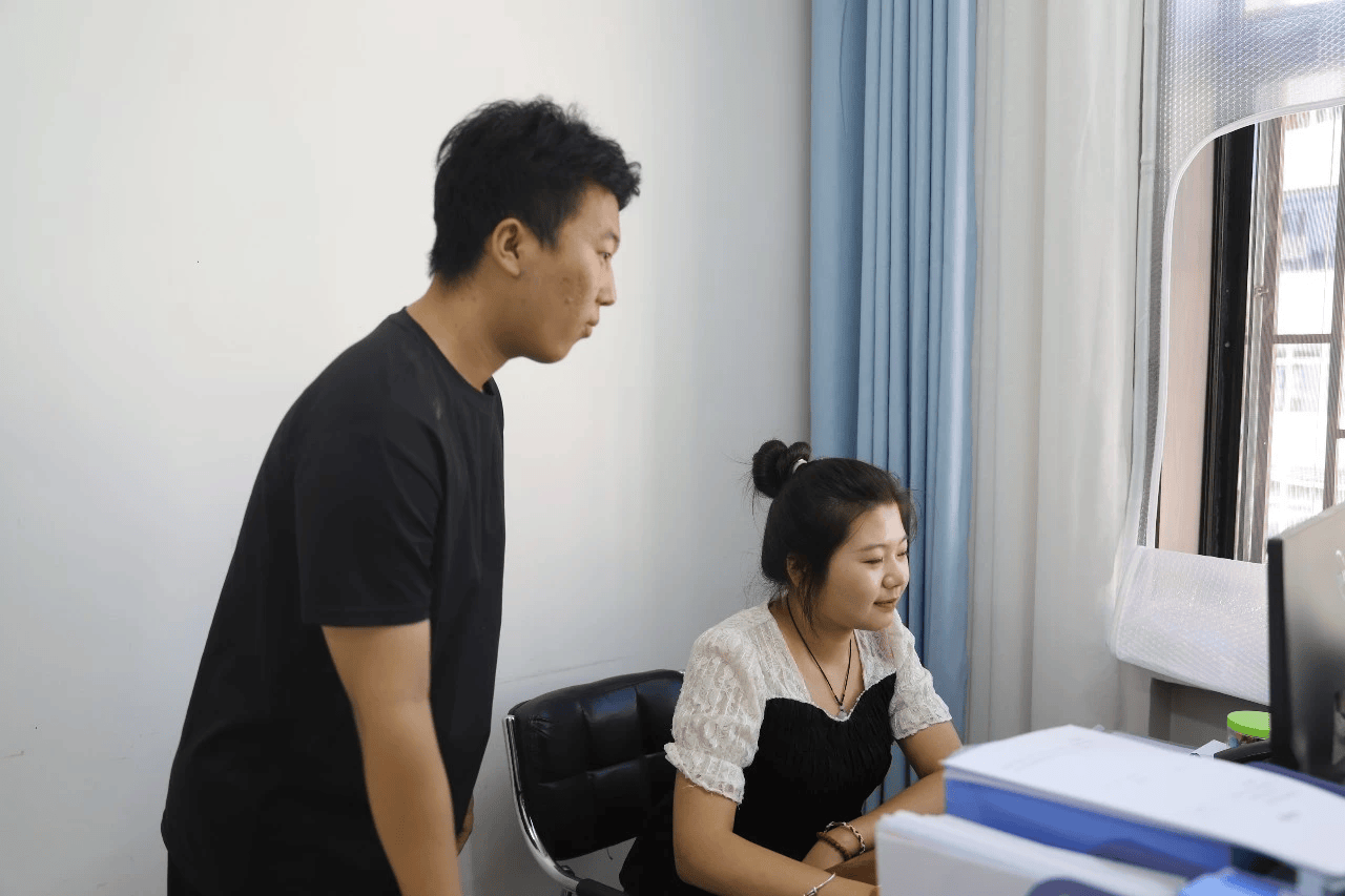 暖心助學 甘肅省白銀市白銀區為困難家庭大學新生髮放一次性助學補助