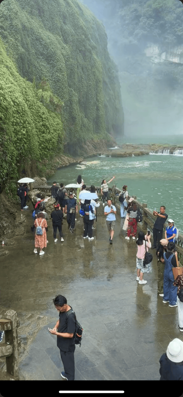 詩意江城：時晴時雨尋常景 浮生長路且緩酬——詩人趙鋼詩歌賞析