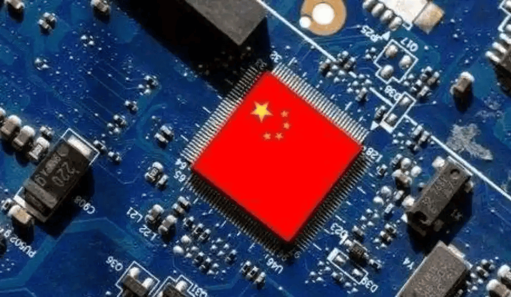 原創愛國不是生意！安踏品牌原CEO徐陽全家移民美國，登機後才宣佈訊息引發爭議