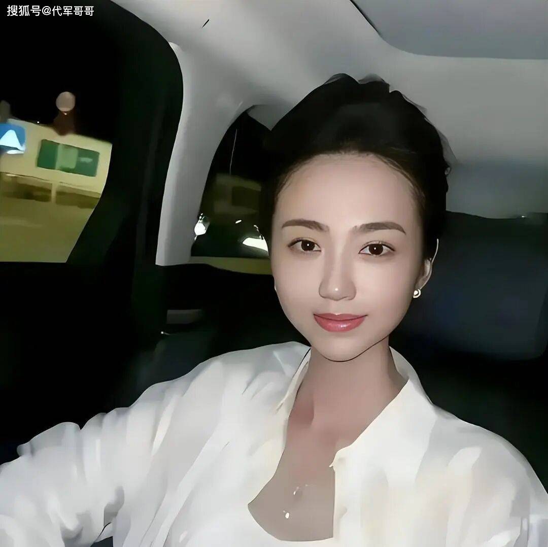 原創前恒大歌舞團長白珊珊近況曝光！許家印倒臺後嫁圈外丈夫，定居澳門教舞蹈