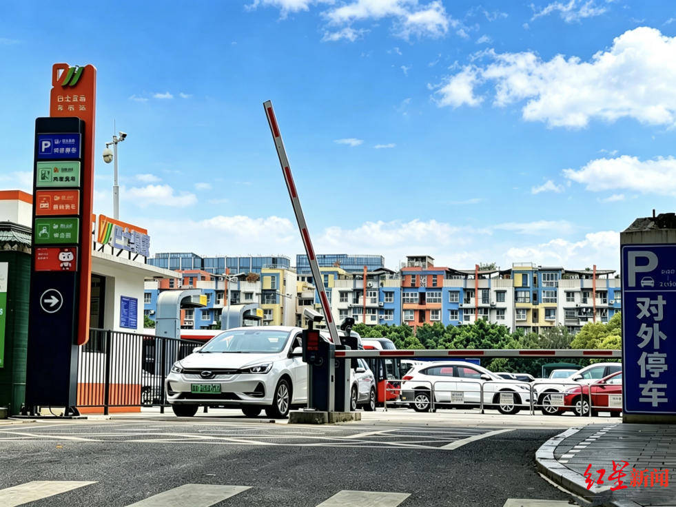 寄快遞、買東西、停車充電 成都公交場站“金角銀邊”變身便民空間