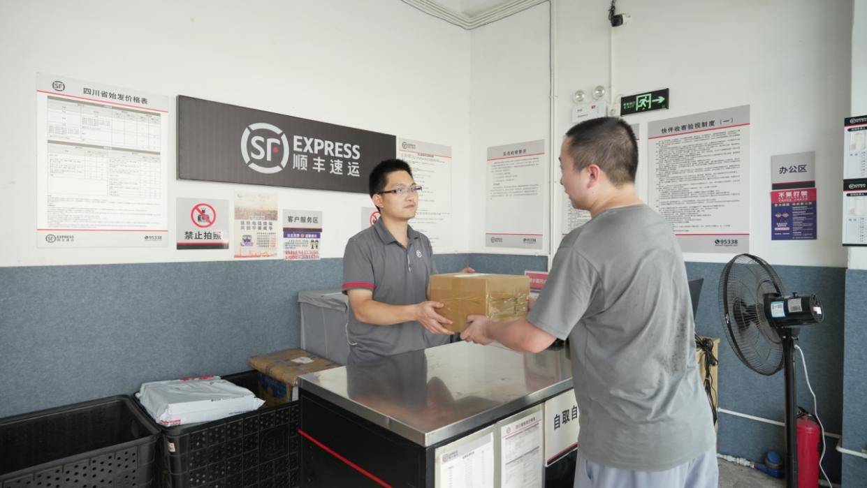 能寄快遞、充電、購物……成都公交上線多種場服經濟新功能