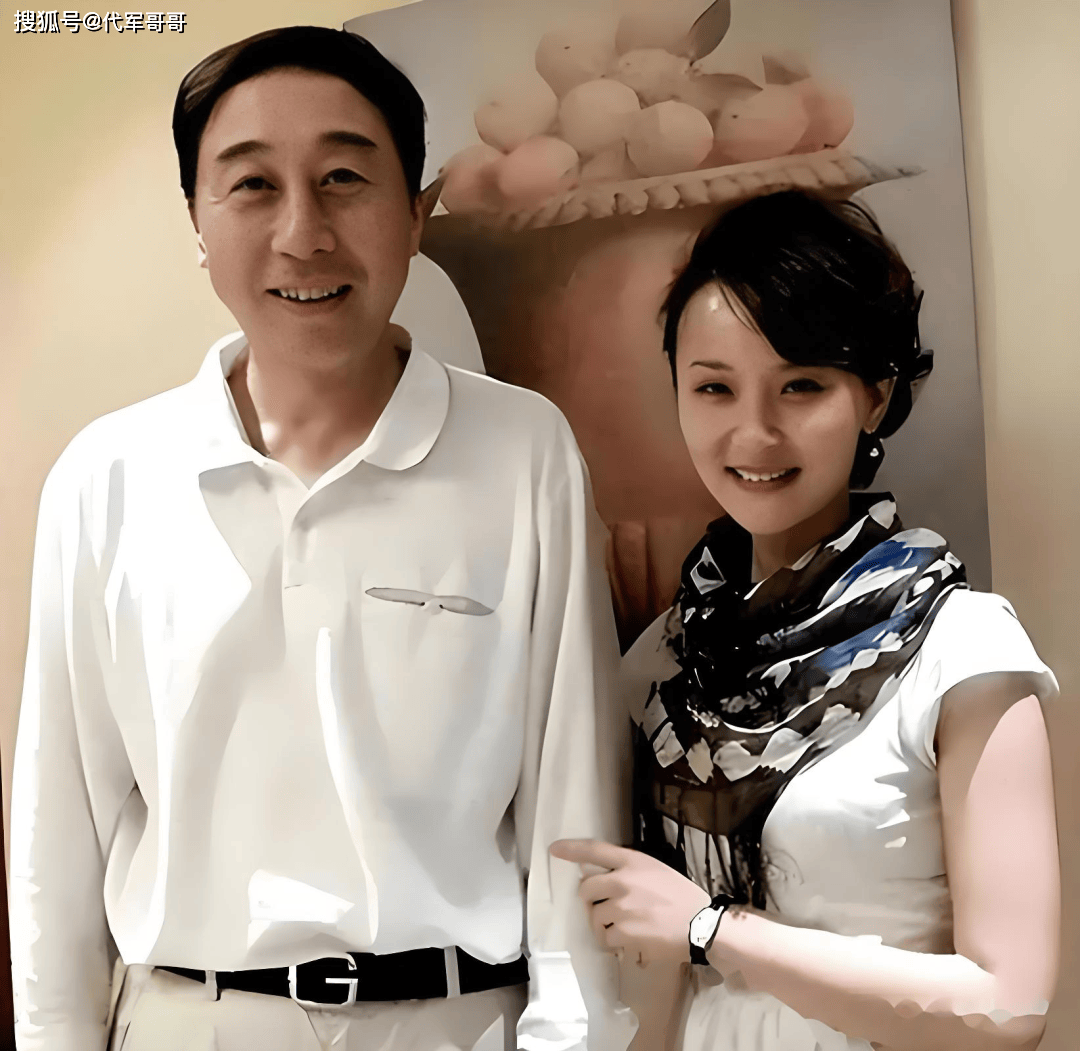 原創68歲馮鞏近況曝光！娶中學同學艾慧恩愛43年，如今兒子成為他的驕傲