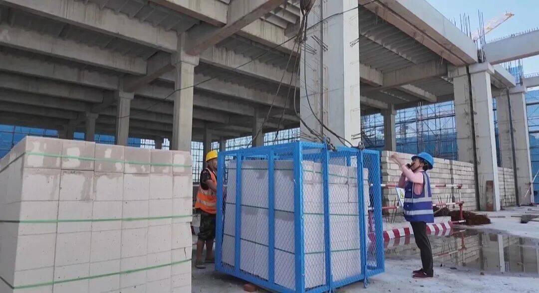 一期主體結構完成85% 簡陽市現代物流基地專案“火力全開”