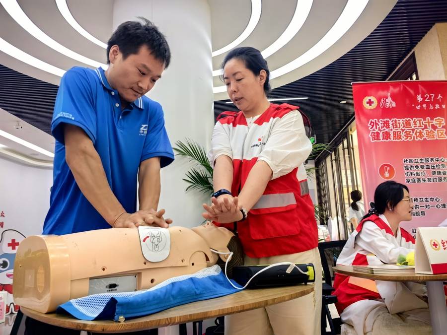 關愛新就業群體 快遞小哥學習急救知識