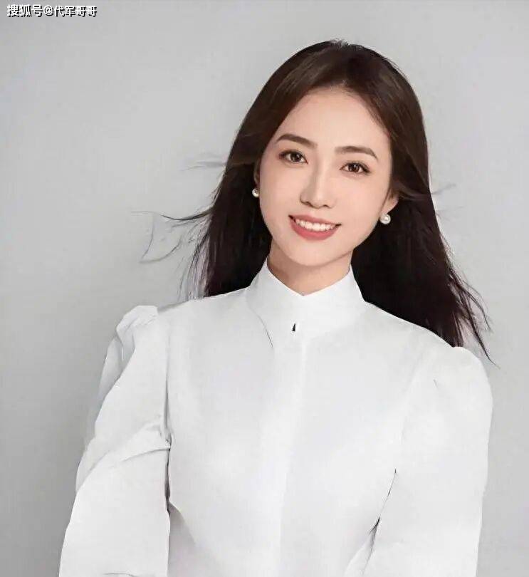 原創前恒大歌舞團長白珊珊近況曝光！許家印倒臺後嫁圈外丈夫，定居澳門教舞蹈