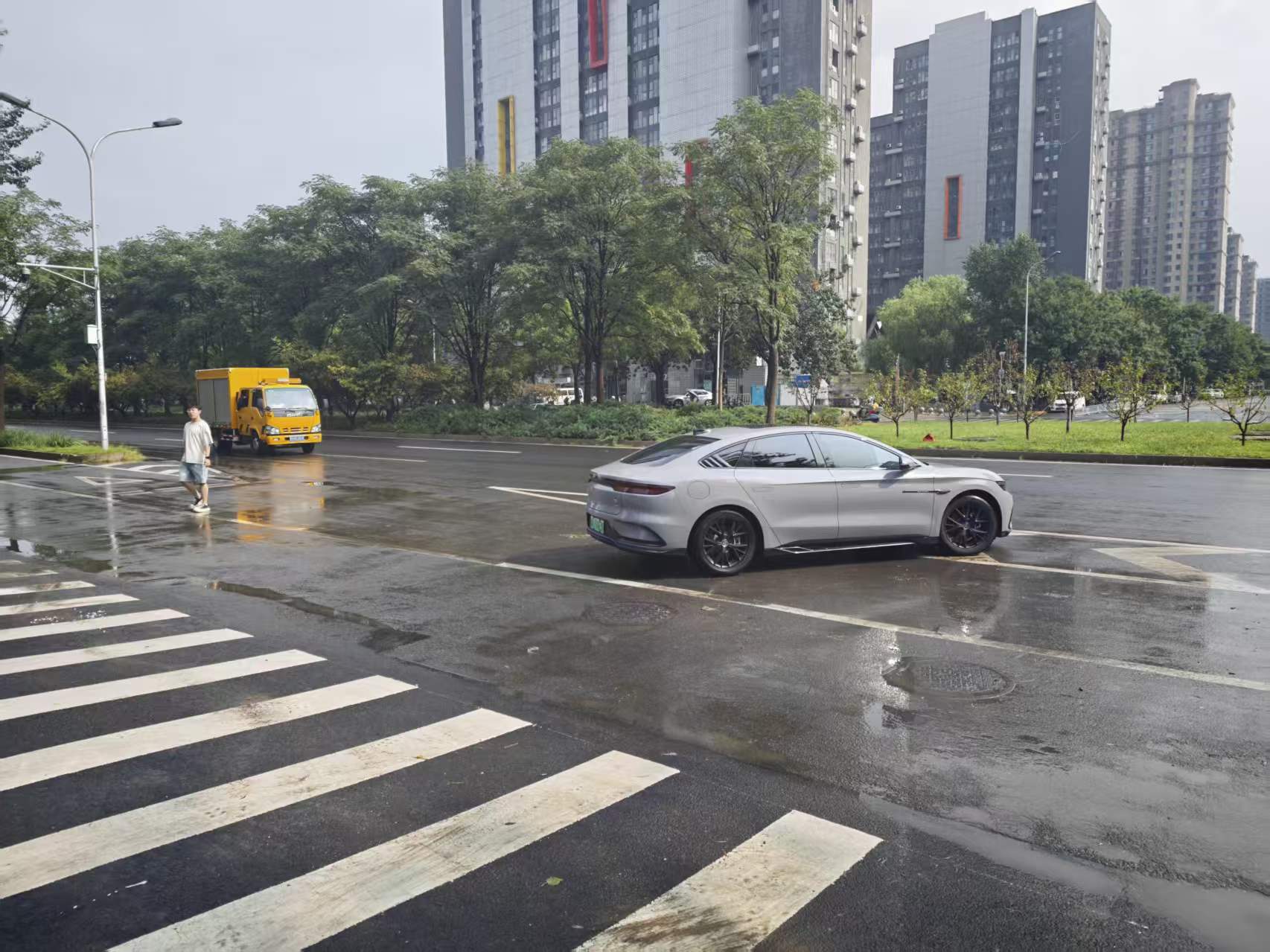 短時強降雨突襲，平房鄉快速響應保障通行