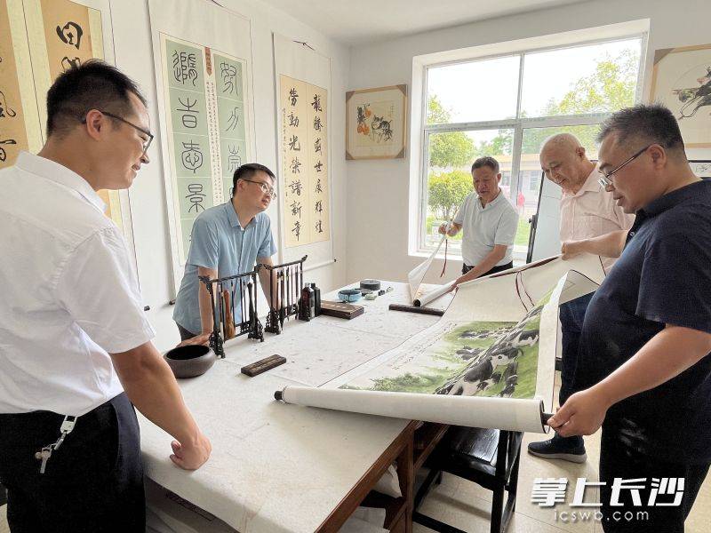 原創寧鄉大田方村鄉賢返鄉創業，打造特色IP，讓每頭花豬都佩戴“電子身份證”