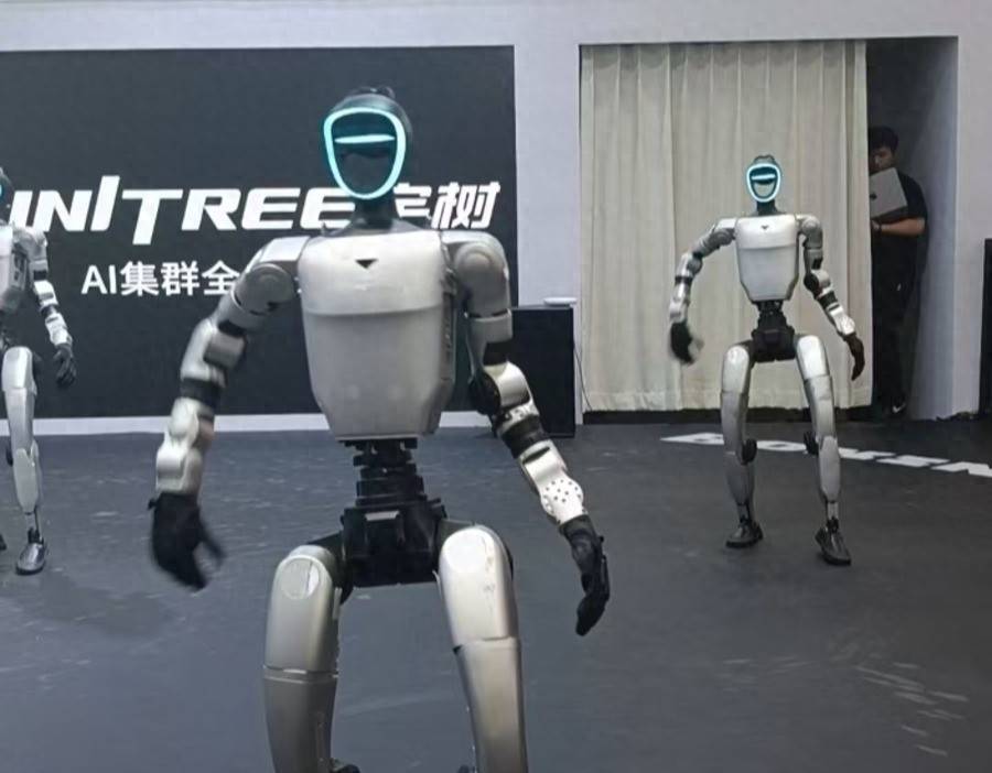 WRC觀察｜科技“硬漢”秒變“萌新”，宇樹科技機器人有了仿生臉
