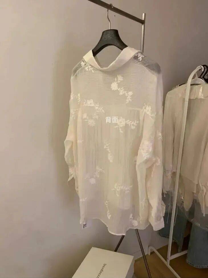 法式繁花襯衫，重工刺繡，輕薄透氣
