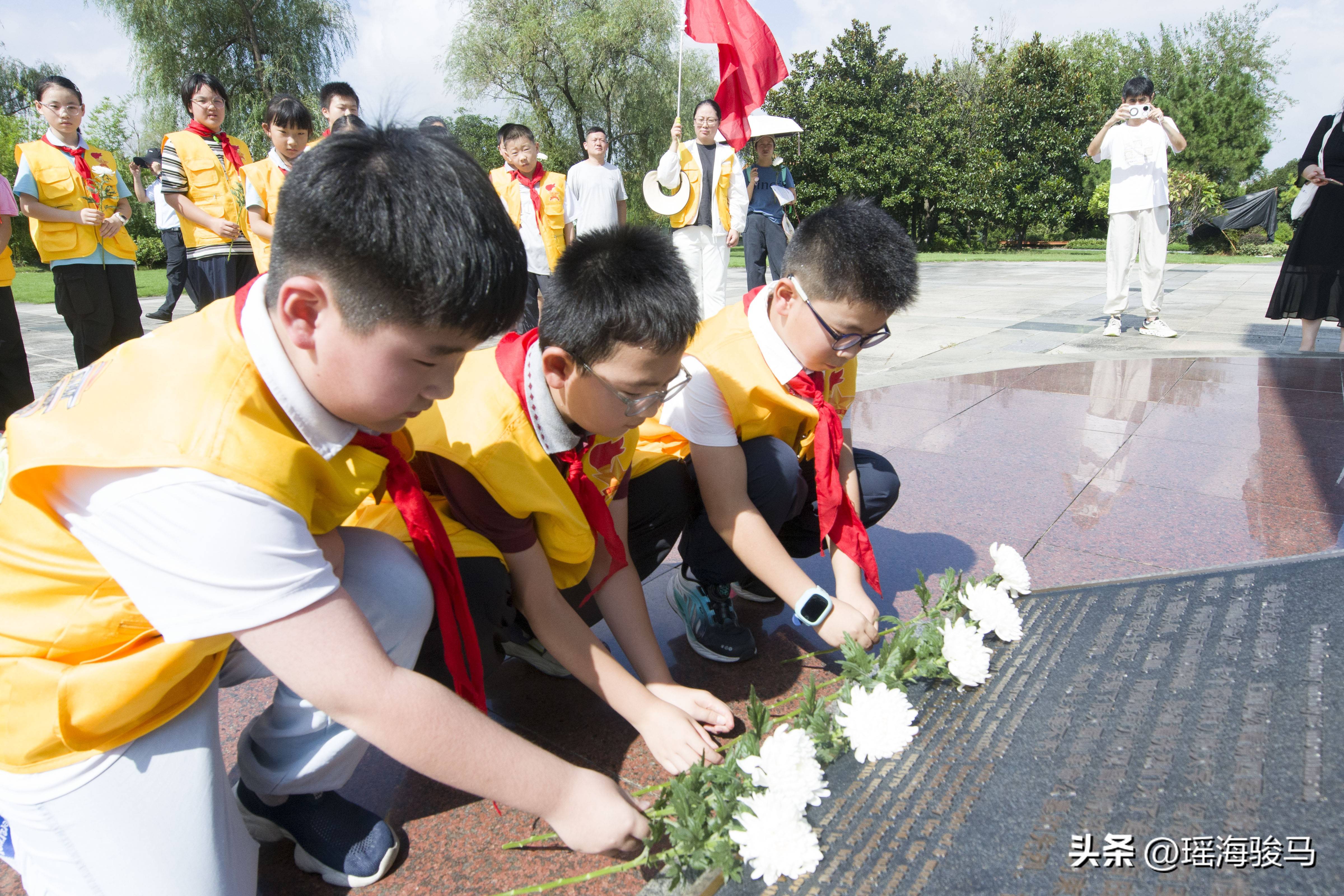 追光先烈足跡 瑤海少先隊員大蜀山開啟行走的國防教育課