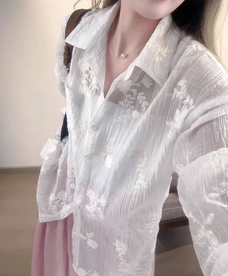 法式繁花襯衫，重工刺繡，輕薄透氣