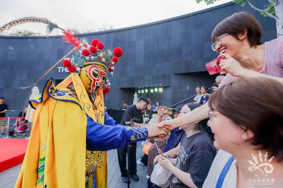 看戲逛集兩不誤！西單這個戲劇市集熱鬧正酣