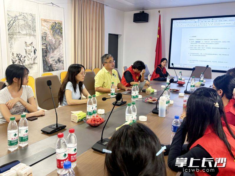 原創寧鄉大田方村鄉賢返鄉創業，打造特色IP，讓每頭花豬都佩戴“電子身份證”