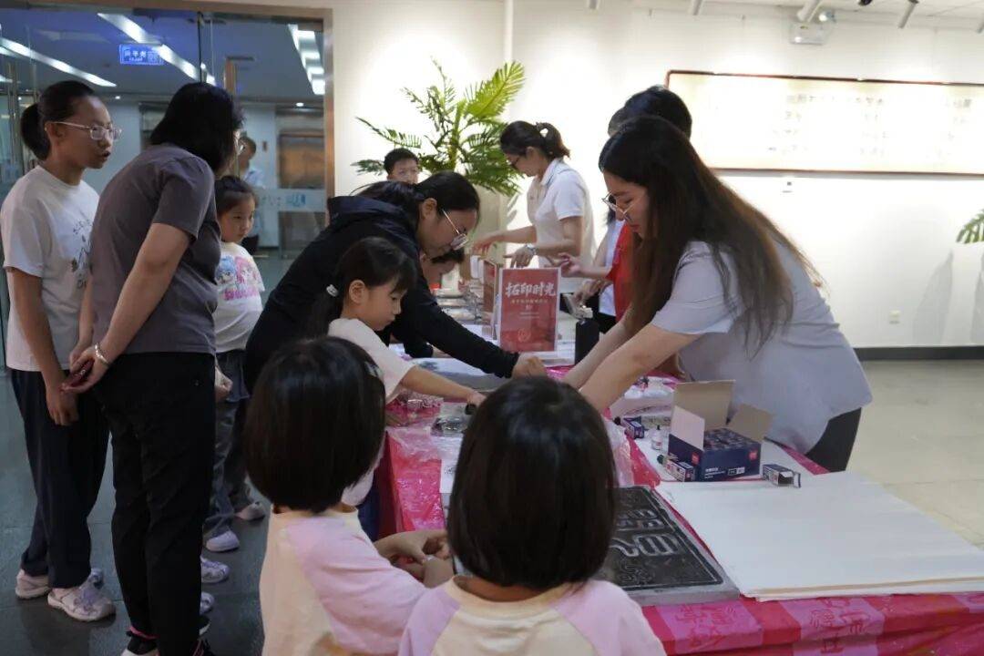 金石印韻潤暖城｜西泠印社六人聯展亮相鄂爾多斯市圖書館