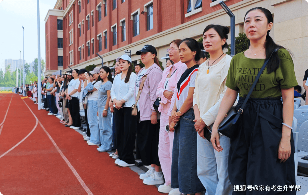 淬火勵青春·築夢新徵程，鄭州南開高階中學2026級高一新生軍訓匯演花絮