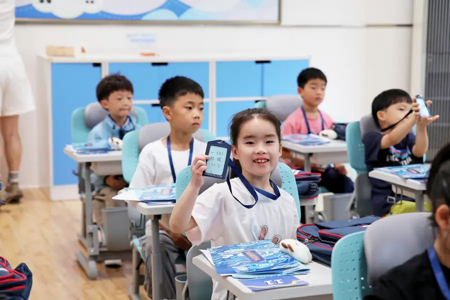 教室裝扮成“家”、校長直播開箱，這所小學的新生體驗營太“寵娃”了