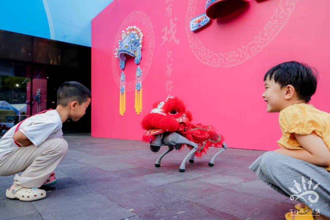 看戲逛集兩不誤！西單這個戲劇市集熱鬧正酣