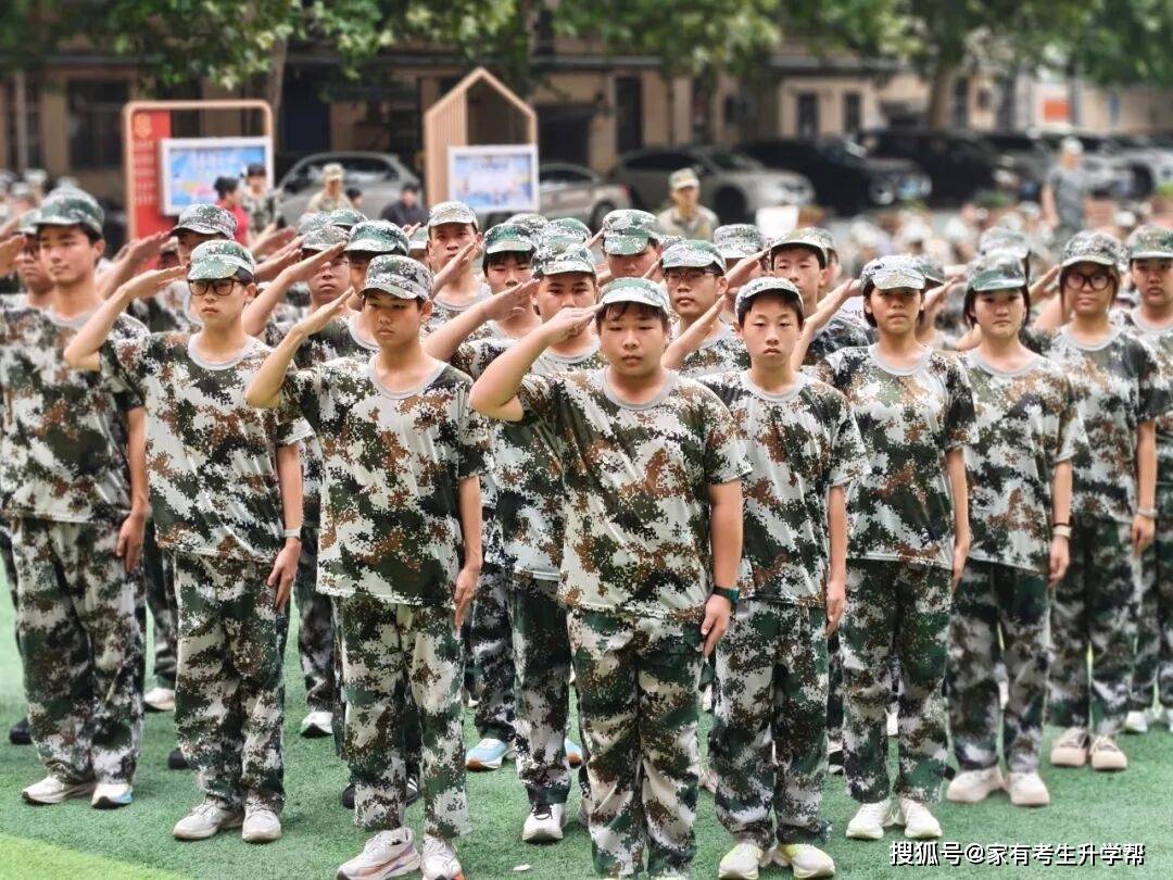 沙場礪少年、匯演展鋒芒，一中教育集團鄭州優勝實驗中學2026級高一軍訓匯演紀實