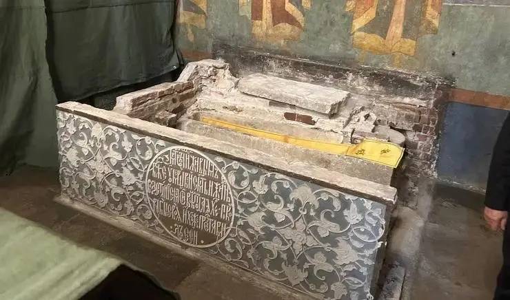 原創差點被暖氣管壓碎！克里姆林宮地板塌了，驚現俄羅斯700年前祖宗