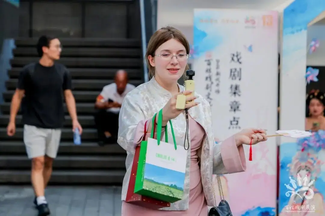 看戲逛集兩不誤！西單這個戲劇市集熱鬧正酣