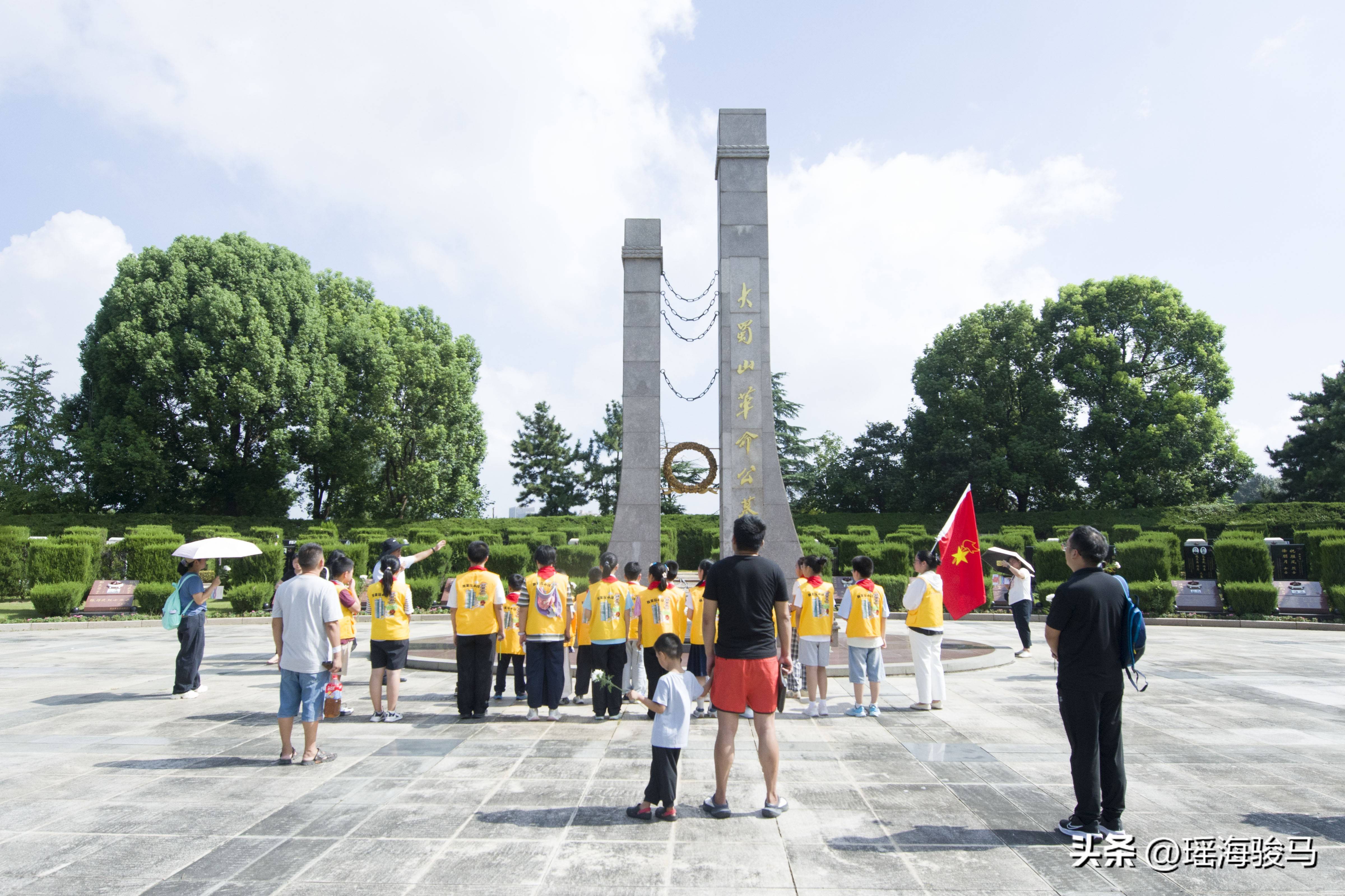 追光先烈足跡 瑤海少先隊員大蜀山開啟行走的國防教育課