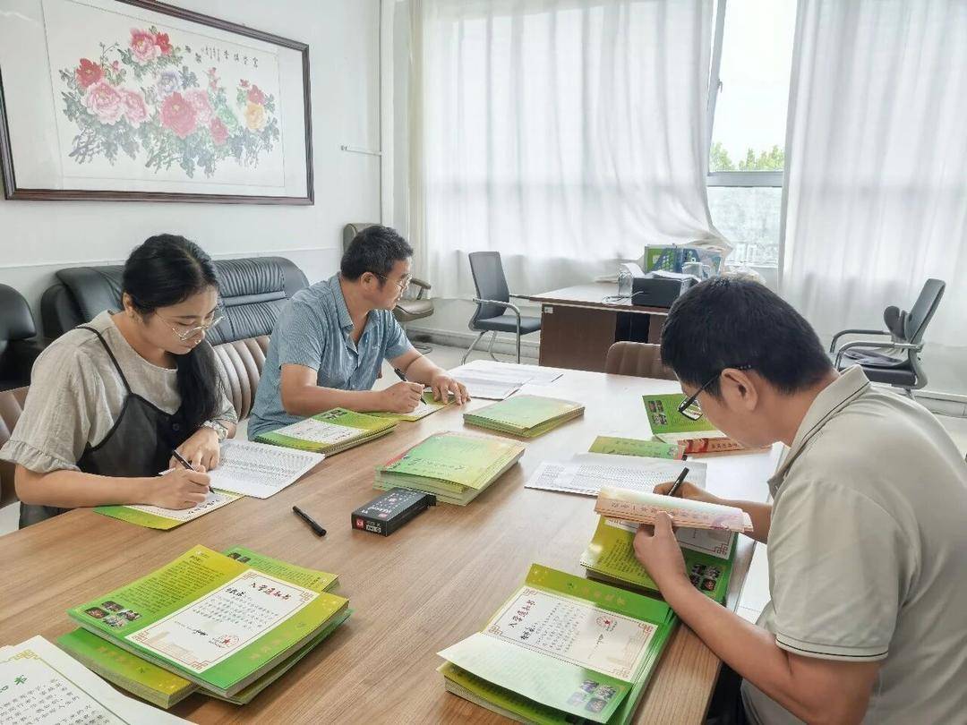 家長孩子同收“入學通知書”，臨沂柳青苑小學新生入學儀式感滿滿