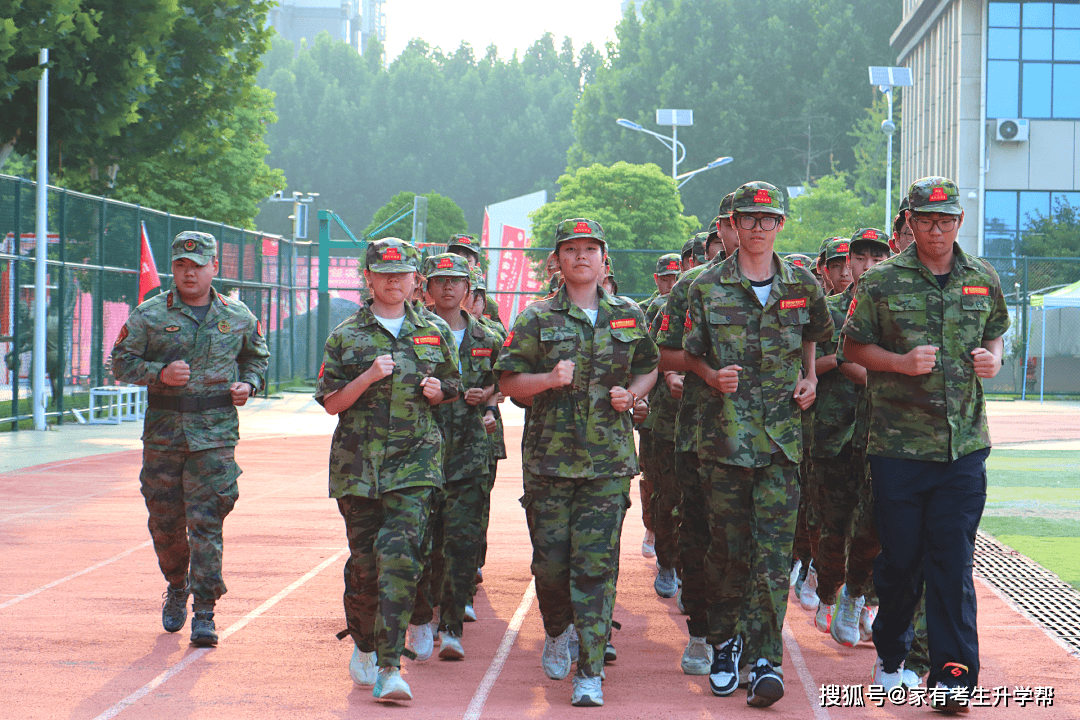 鄭航實驗高階中學2026級高一新生軍訓會操暨閉營紀實