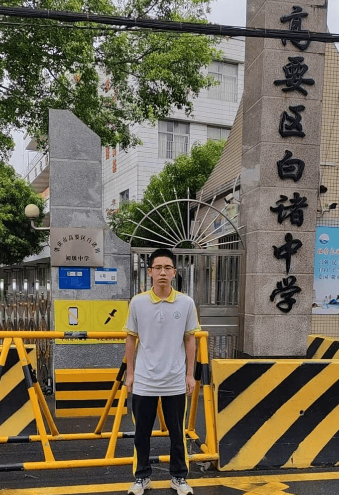 高要區白諸鎮初級中學李鑫朝：課本密密麻麻，思路清清楚楚