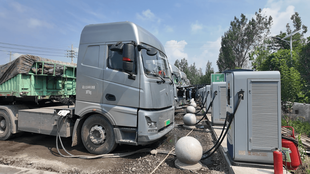 南召：綠電賦能重卡奔跑 電力護航綠色物流