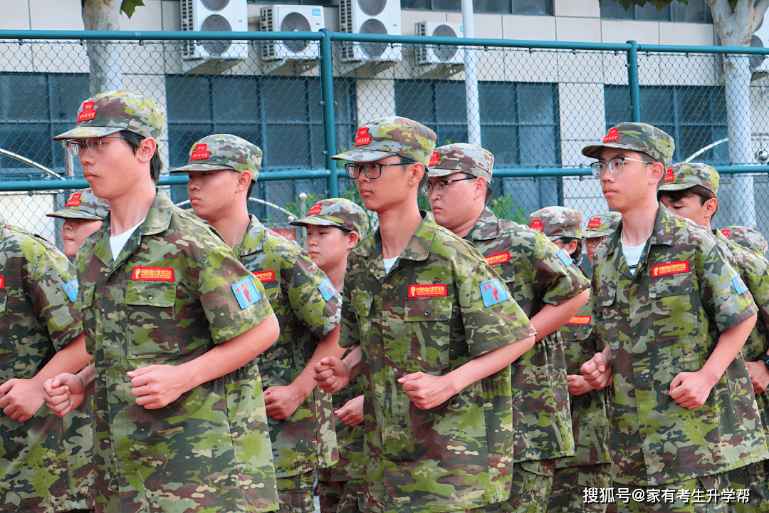 鄭航實驗高階中學2026級高一新生軍訓會操暨閉營紀實