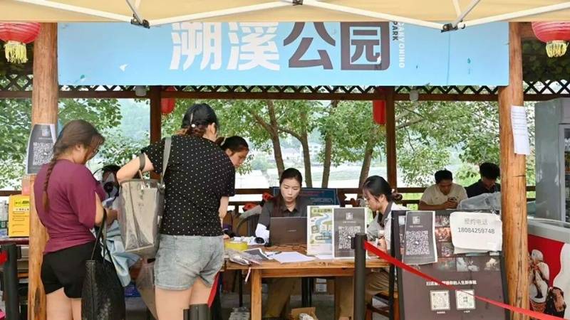 開陽縣南江鄉為18名準大學生送上別樣“畢業禮”