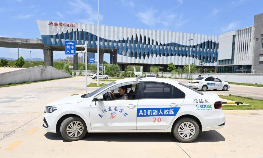 原創被00後狠狠拋棄：那個坑過70後、80後、90後的駕校，終於涼了