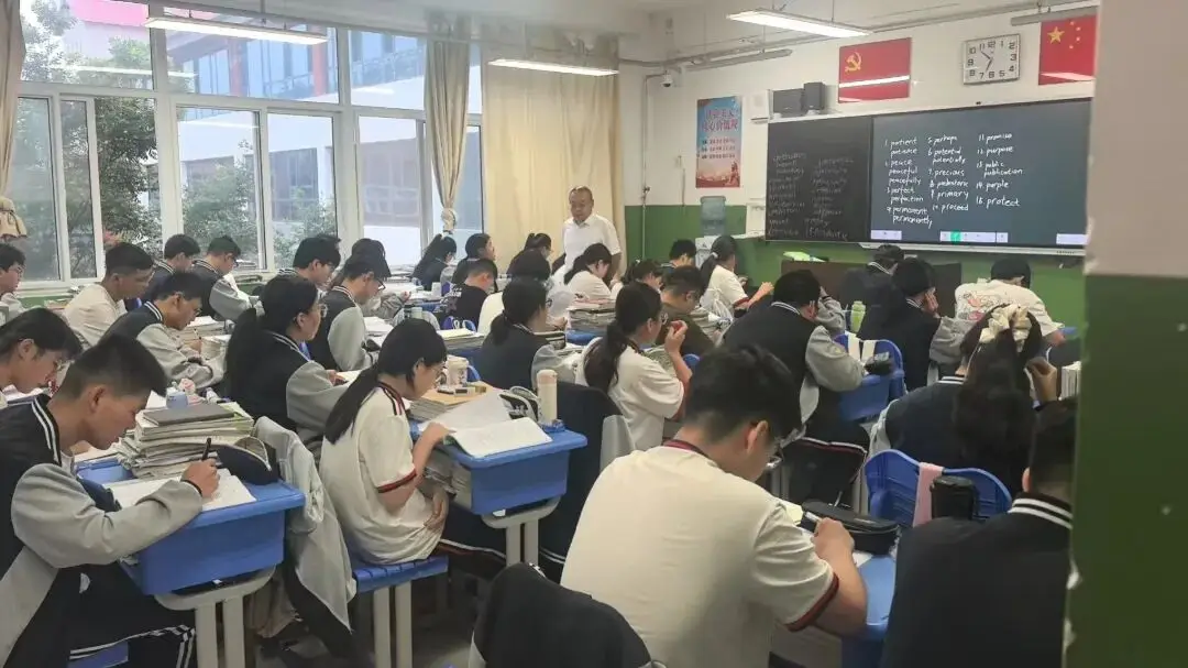 原創延安市安塞區高階中學2027屆高三秋季學習高潮動員大會圓滿舉行