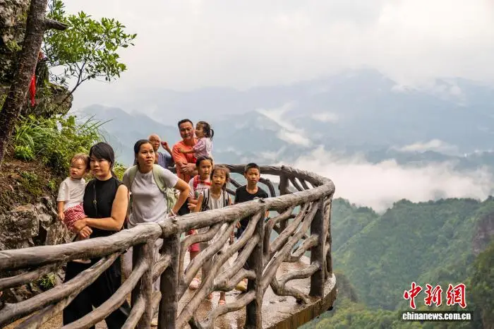 廣西金秀大瑤山雨後景色如畫 無障礙登山成旅遊新體驗