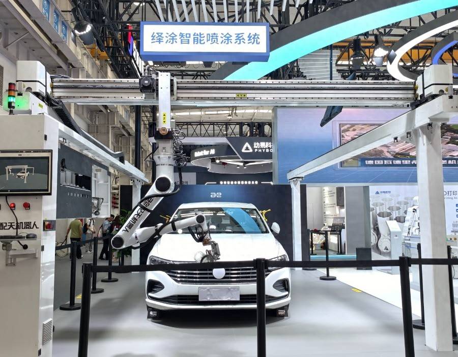 WRC觀察｜紮根汽車製造：國產工業機器人瞄準產線真實工位