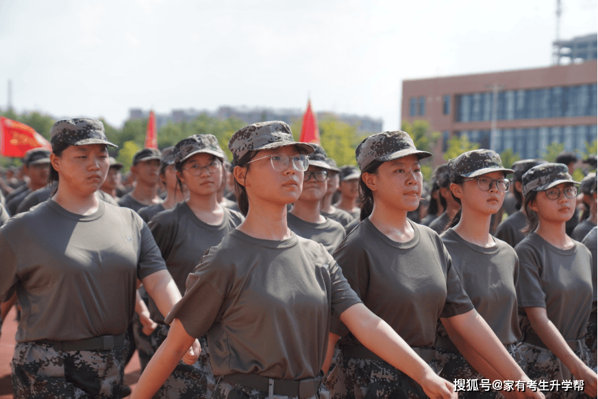 淬火礪初心、凌雲赴新徵，鄭州航空港第一高階中學2029屆國防教育結營花絮