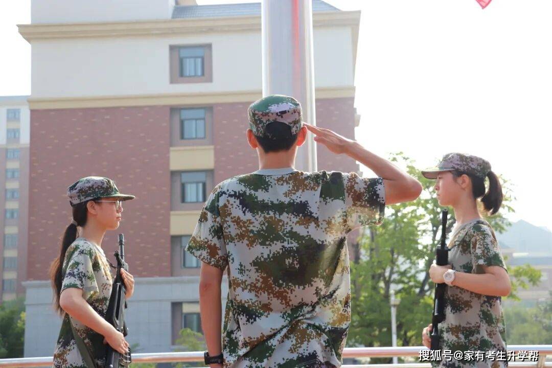 鄭州辰林高階中學2026級高一新生軍訓總結表彰紀實