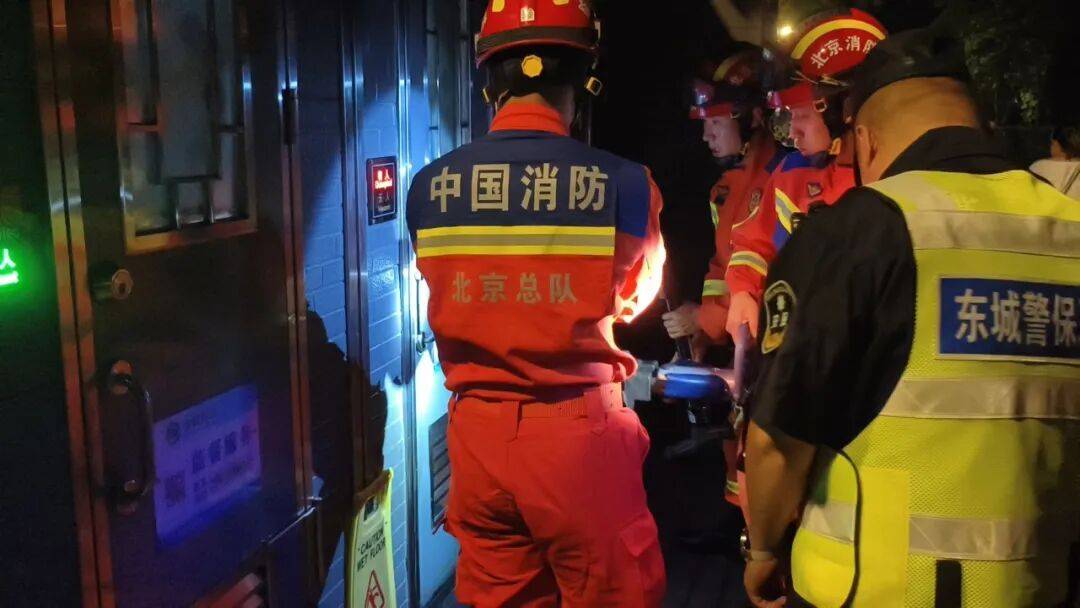 遊客深夜如廁被困公廁 前門消防救援站快速救援脫險