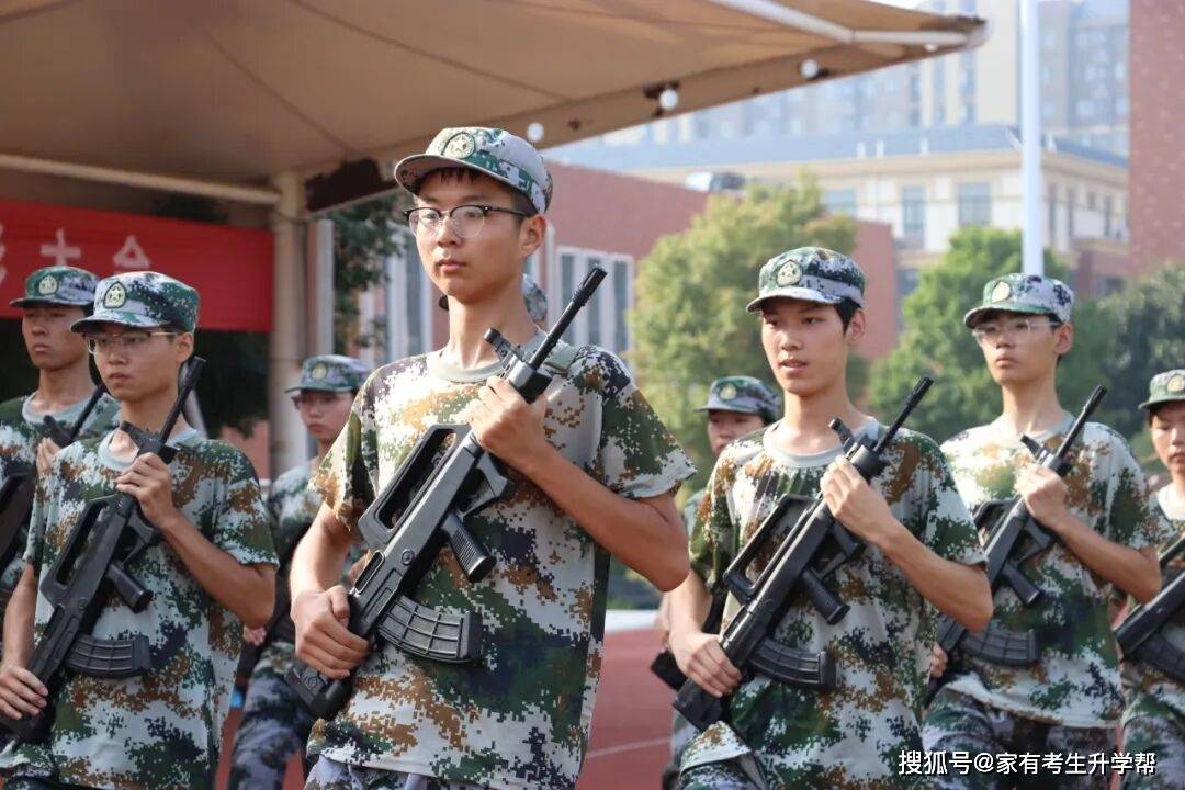 鄭州辰林高階中學2026級高一新生軍訓總結表彰紀實